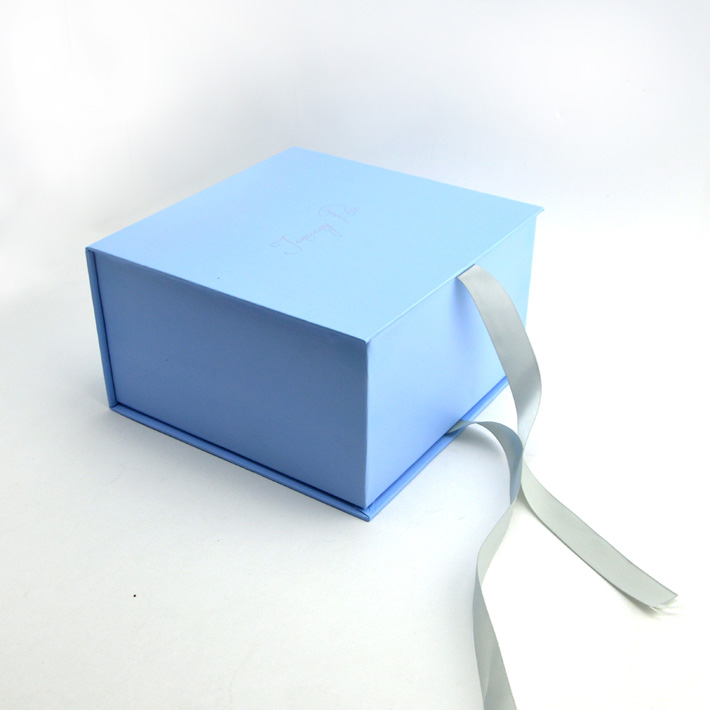 精美蝴蝶結(jié)書(shū)型禮盒定制